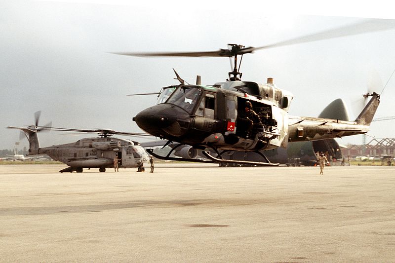 1995 02 01 800px-UH-1N_US_Marines_in_Mombasa_1995